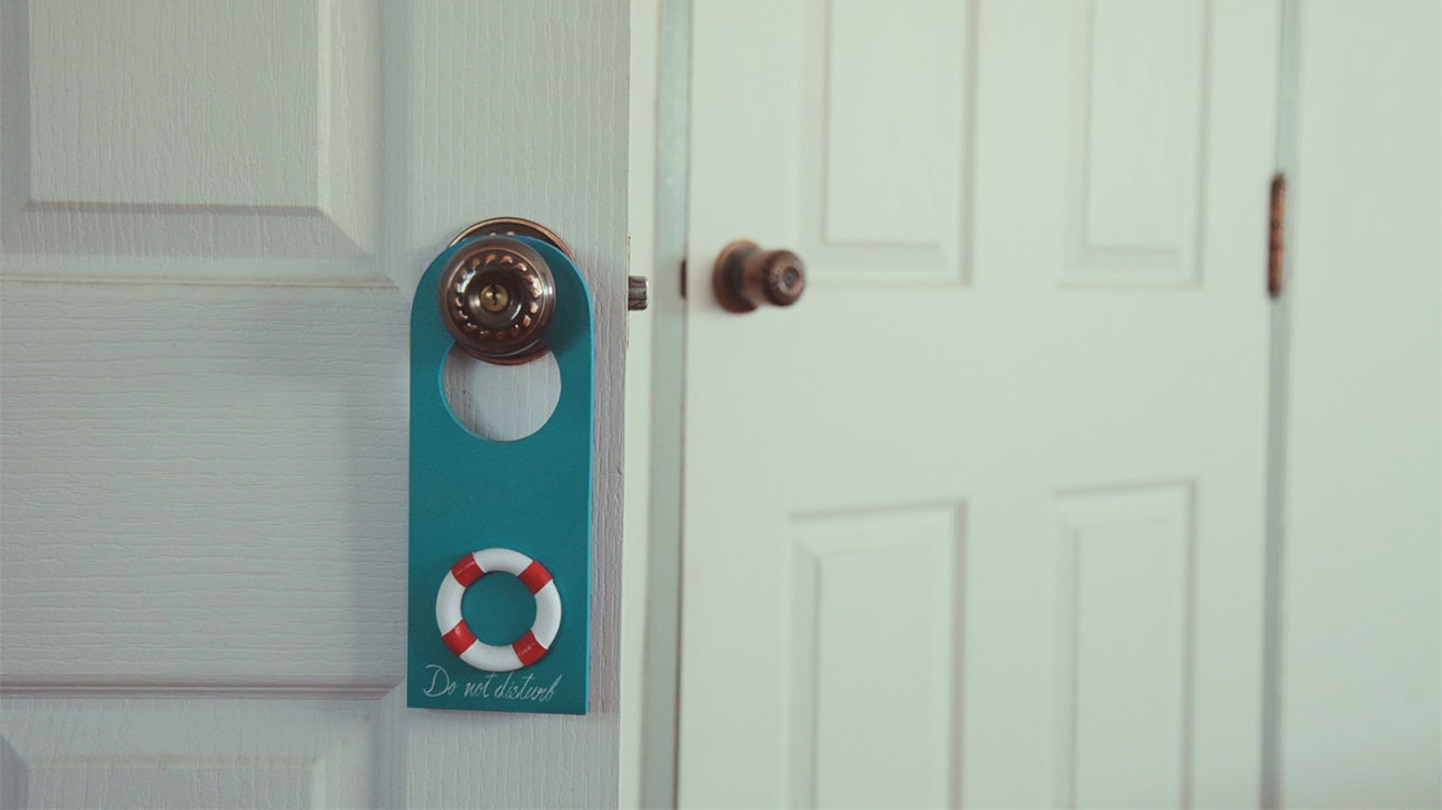 do not disturb sign on doorknob