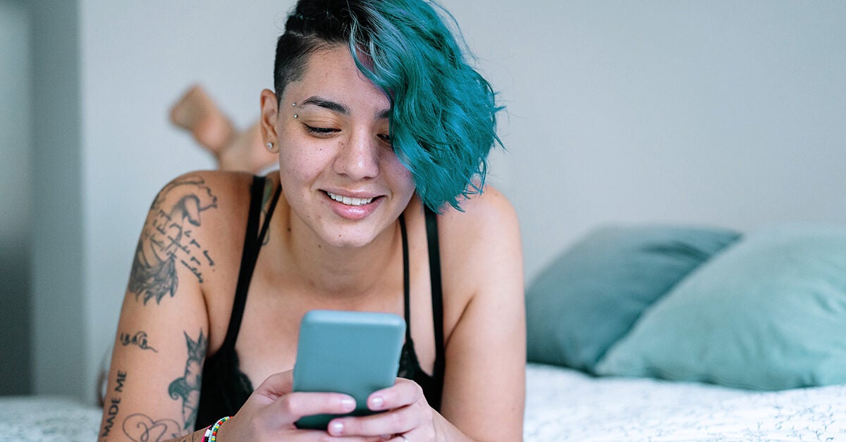 14 Sexting Tips and Tricks: Safety, What to Say, and More