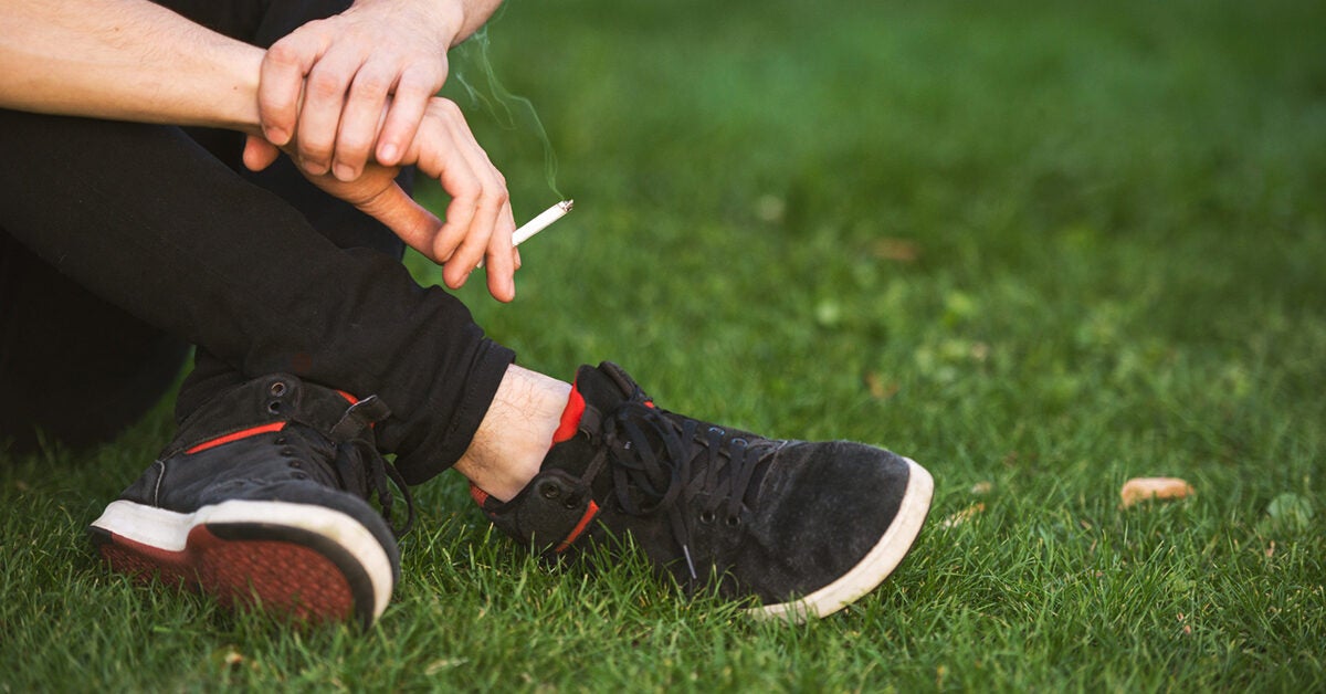 What Are Smoker’s Feet? Signs and Symptoms