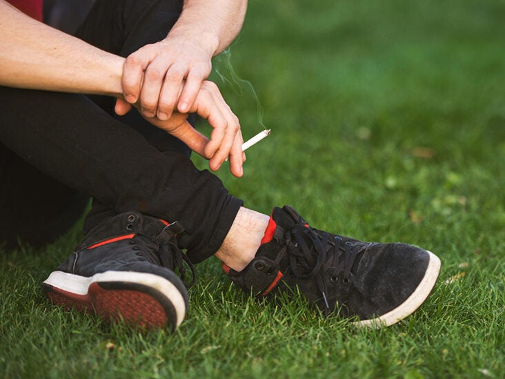 How Does Smoking Affect a Smoker's Feet?