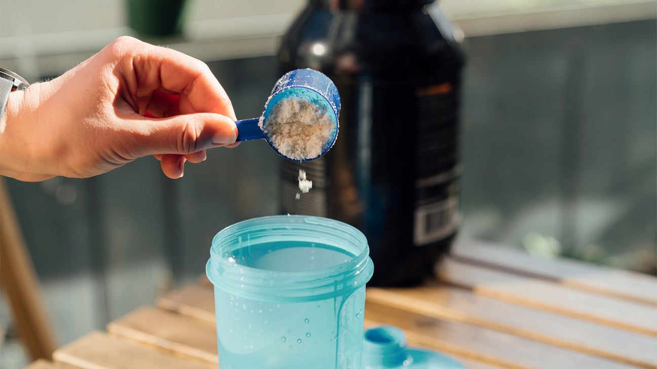 How Much Water Should You Drink With Creatine?