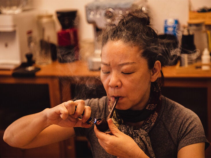 4 Myths About Pipe Smoking, Debunked