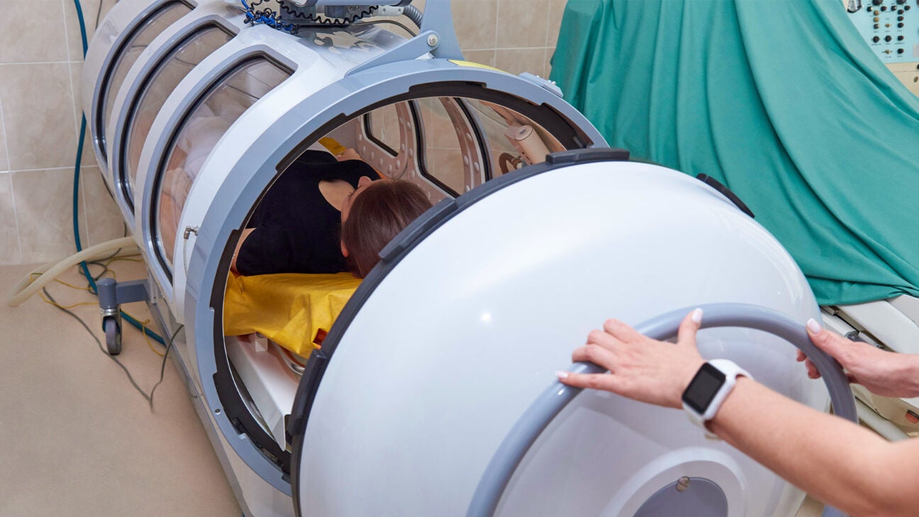 IBD How Oxygen Chambers, Apple Watches May Improve Treatmen\t