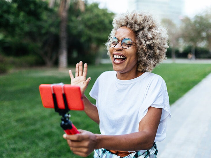 How One Conversation With Friends Per Day Can Help Your Mental Health