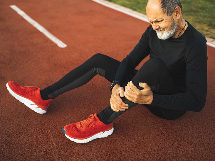 Shin Splints vs. Stress Fracture Symptoms, Diagnosis, Treatment