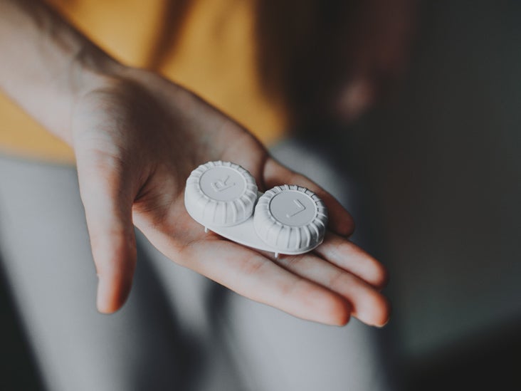 Can You Wear Contact Lenses with Pink Eye?