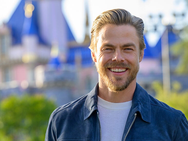 Living with Migraine? These Simple Exercises from DWTS Judge Derek Hough May Help