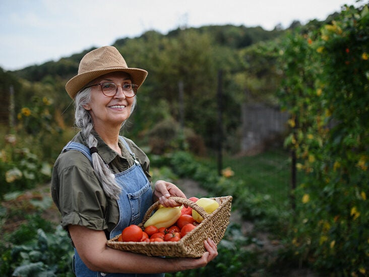 Want to Live a Longer Life? Eating a Low-Fat or Healthly Low-Carb Diet May Help