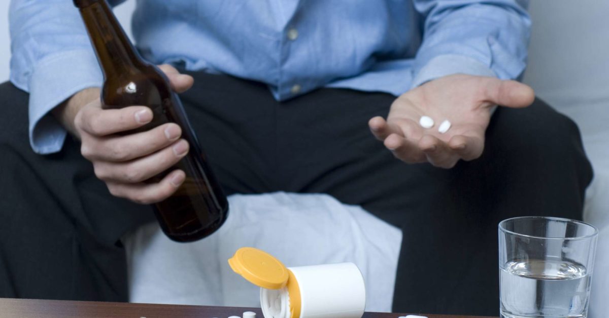 Acetaminophen and alcohol Safety and risks