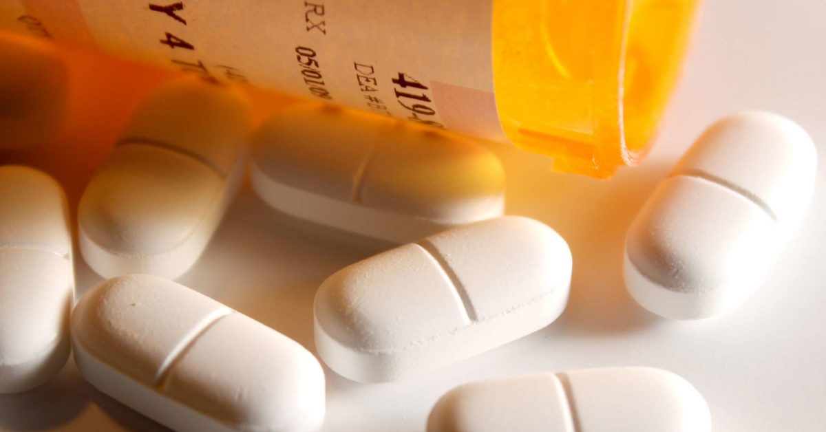 tramadol-vs-vicodin-differences-side-effects-and-risks